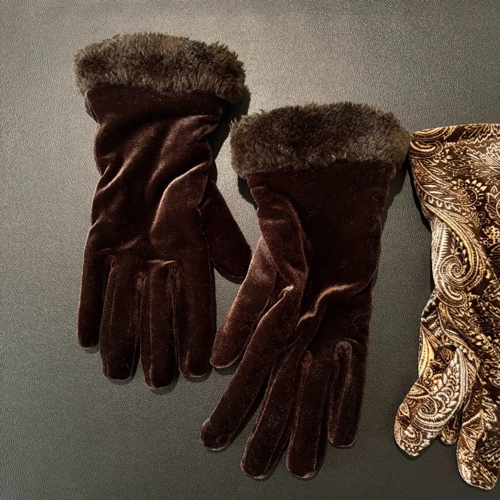 Elegant Brown and Paisley Velvet Gloves Set - Picture 3 of 7